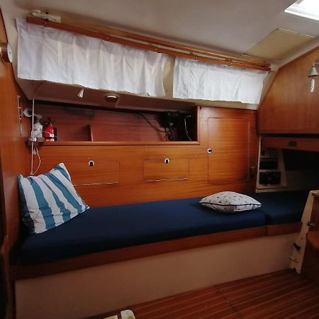 Cozy Sailboat In Barcelona!! No Showers Sant Adrià de Besòs Esterno foto