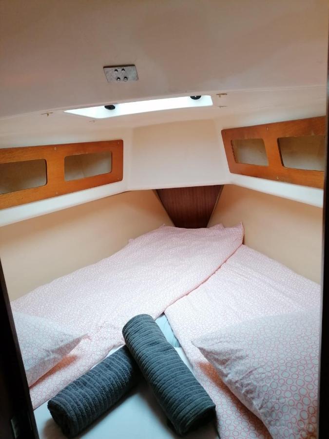 Cozy Sailboat In Barcelona!! No Showers Sant Adrià de Besòs Esterno foto