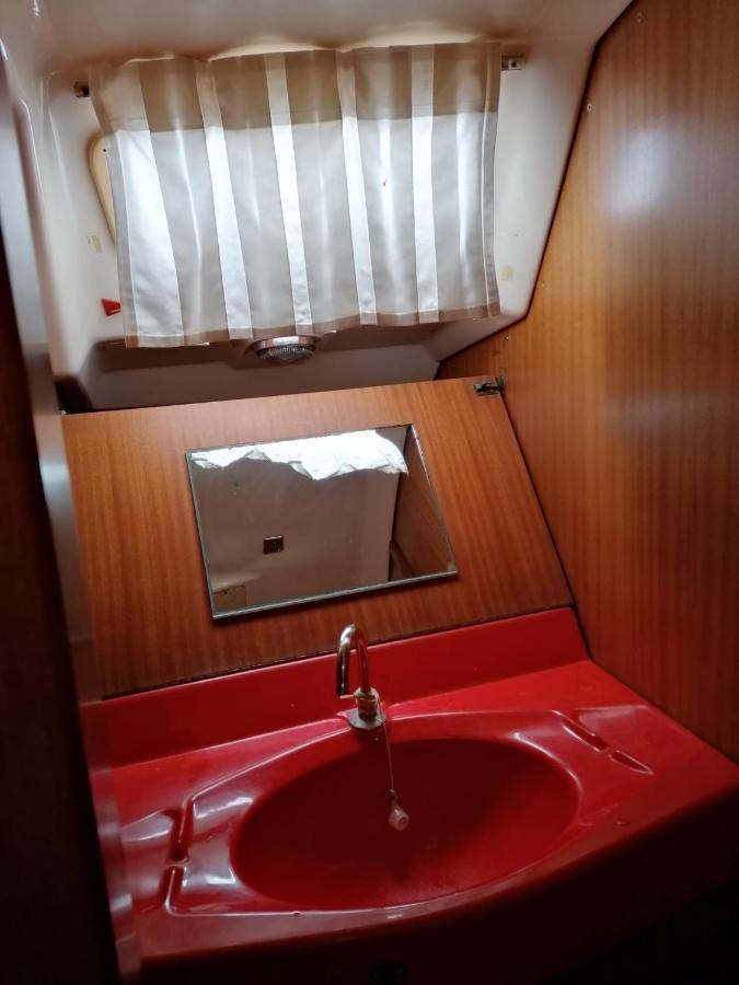 Cozy Sailboat In Barcelona!! No Showers Sant Adrià de Besòs Esterno foto